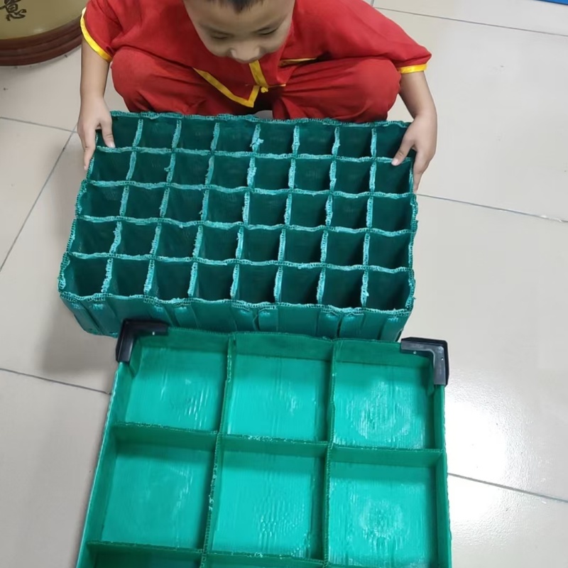 翻盖分格中空板周转箱（带内格刀卡收纳箱）
